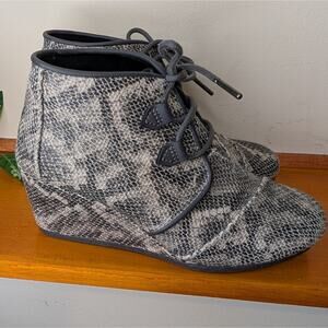TOMS Desert Wedge Booties – Snakeskin Print – Size 8.5